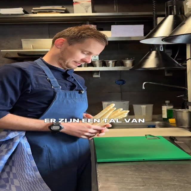 Zo bereiden we het “witte goud” bij Fico. ⚜️

Verse asperges, perfect in het seizoen en nu te proeven bij Fico

Wanneer kom jij dit proeven?

#fico #utrecht #asperges
