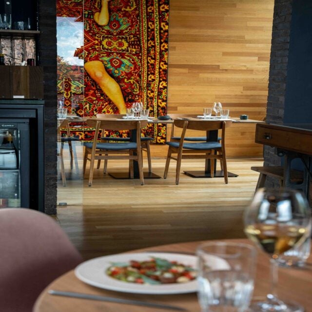 Of je nu met z’n tweeën aanschuift of met een groot gezelschap: bij FICO maken we ruimte voor lange avonden, goed eten en goed gezelschap.

Voor grotere groepen biedt onze private dining ruimte nét dat beetje extra.