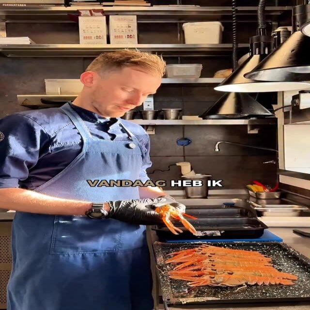 Vandaag: de Noordzee langoustine 🦐

Flinterdun geslagen tot een verfijnde carpaccio. De perfecte basis voor onze gerechten met iberico.

Heb jij dit wel in gegeten? 

#fico #langoustine #utrecht