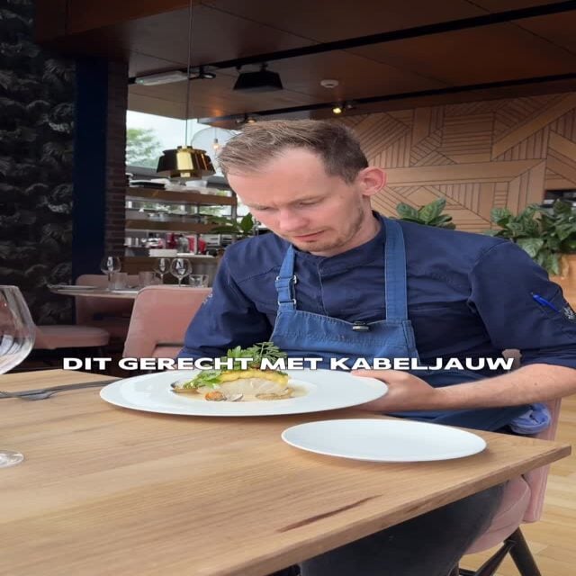 Dit gerecht met kabeljauw, paling, kokkels en aardappel mousseline klinkt misschien ingewikkeld… maar dat is het eigenlijk niet.

Toegankelijke smaken die elkaar perfect aanvullen en samen voor een mooi gerecht zorgen🤍

Wie zou dit gerecht fantastisch vinden?

#fico #utrecht #kabeljauw