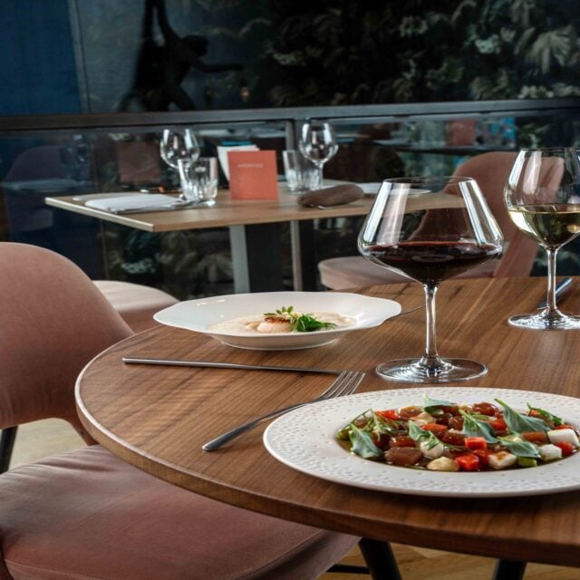 De mooiste momenten ontstaan wanneer smaken en gezelschap samenkomen. 🌿🥂