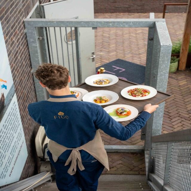 Elk bord verlaat onze keuken met één doel: jou een moment te geven dat je bijblijft. Even niets anders dan de smaken, de sfeer en goed gezelschap. ☀️🌿