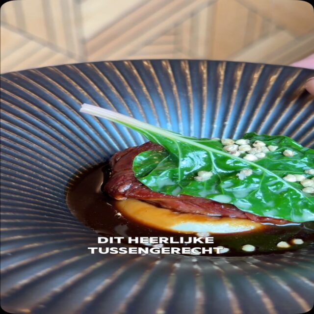 Onze kalfswang met artisjok, vijgenblad en snijbiet doet er maar liefst 24 uur over om op het bord te belanden. Langzaam bereid, met aandacht voor ieder detail, zodat smaak, zachtheid en diepgang volledig tot hun recht komen.

Dit wil je niet alleen lezen. Dit wil je proeven.

#fico #utrecht #kalfswang