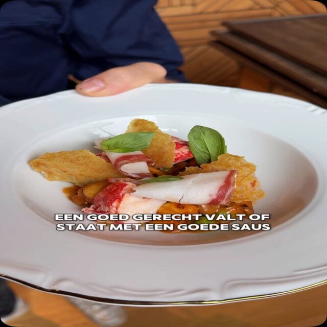 Een goed gerecht valt of staat met een goede saus. 🦞

Voor onze kreeftensaus begint alles bij de basis, we bouwen de saus langzaam op tot een rijke, volle smaak.

Benieuwd hoe dit smaakt? We verwelkomen je graag.

#fico #utrecht #kreeftensaus
