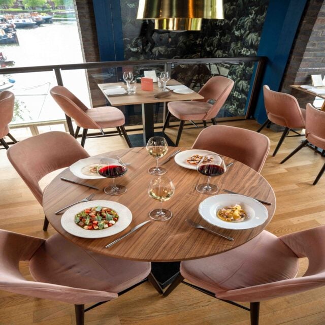 Schuif aan en laat je verrassen door onze keuzemenu’s 🍽️

4-gangen keuzemenu voor €49
5-gangen keuzemenu voor €55
6-gangen keuzemenu voor €60

Kies jouw menu en reserveer via de link in onze bio.